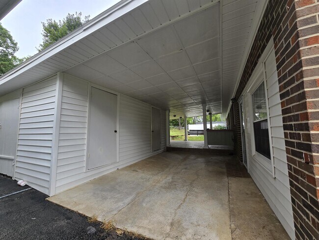 Building Photo - 208 Caldwell Dr