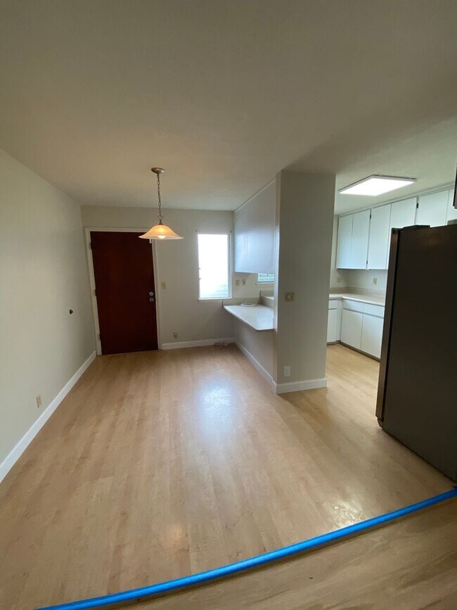 Building Photo - 843 21st Ave