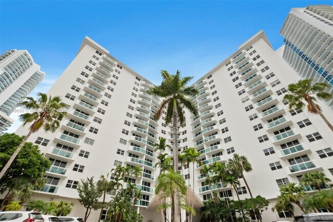 Building Photo - 3001 S Ocean Dr