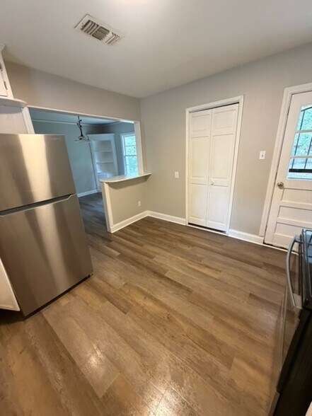 Building Photo - 3539 Honeysuckle Rd