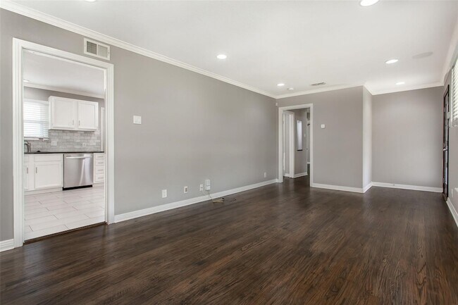 Building Photo - 570 Bondstone Dr