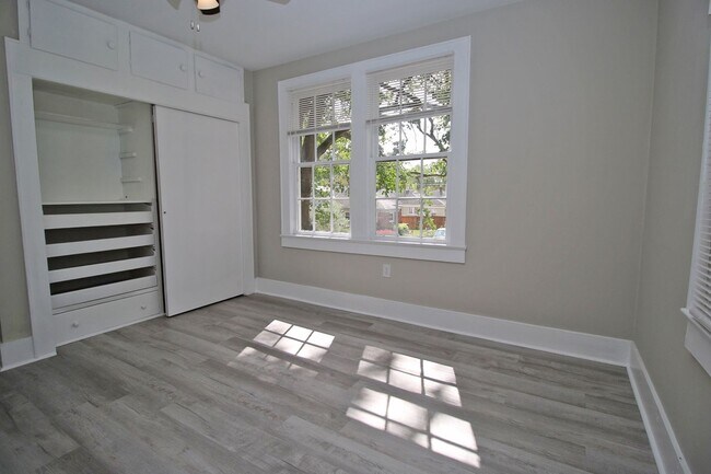 Building Photo - Spacious Student Home in Melrose Heights –...