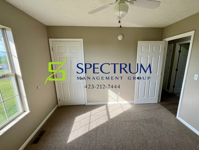 Building Photo - Now accepting applications - Large 4 bedroom 2 bath single family home Dandridge, TN