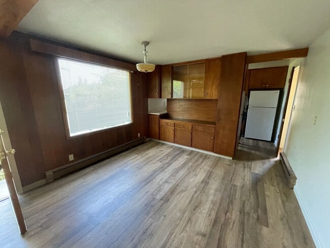 Building Photo - 2-bedroom Home with Basement & Carport