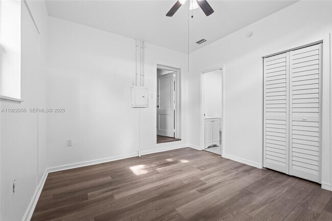 Building Photo - 201 S Biscayne River Dr