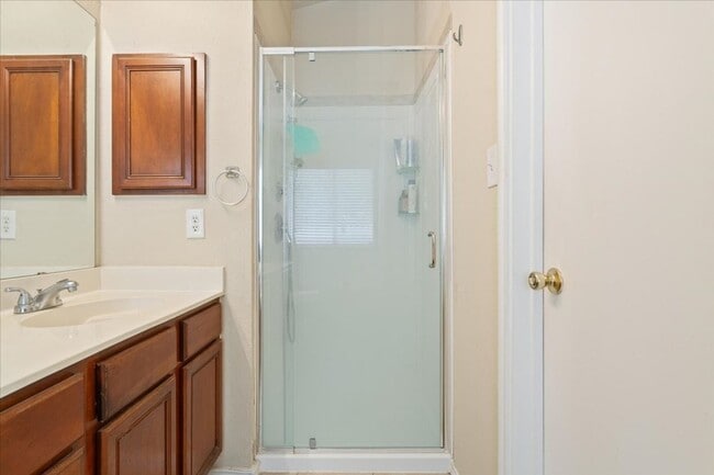 Building Photo - Charming 3/BR 2/BA One-Level Home in Round...