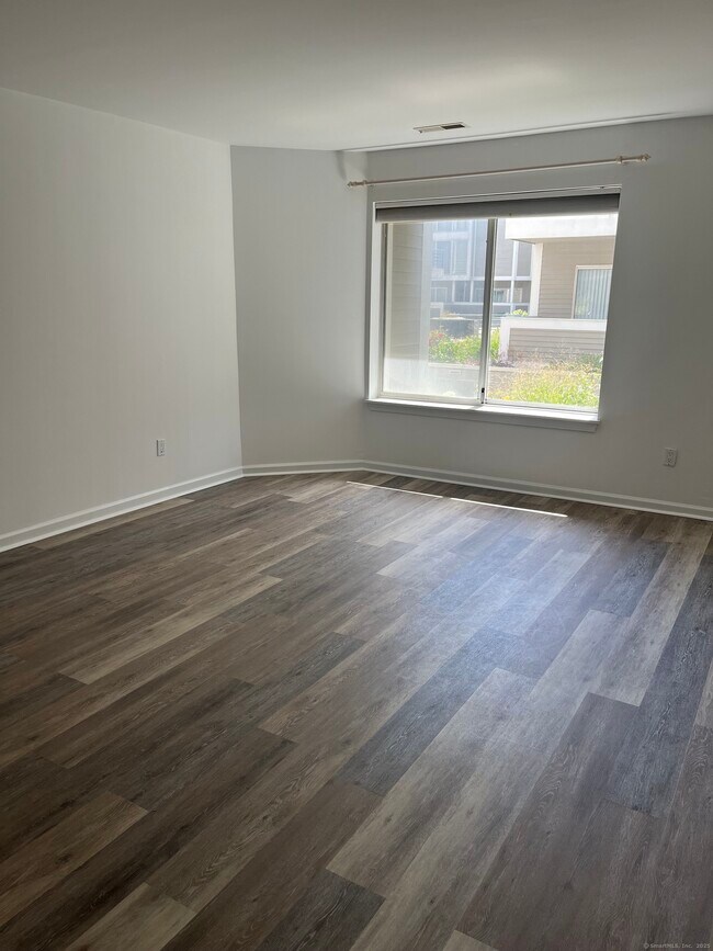 Building Photo - 47 Harbour Close