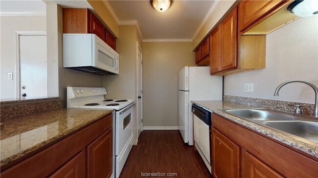 Building Photo - 904 University Oaks Blvd