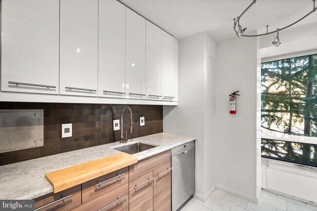 Building Photo - 1435 4th St SW