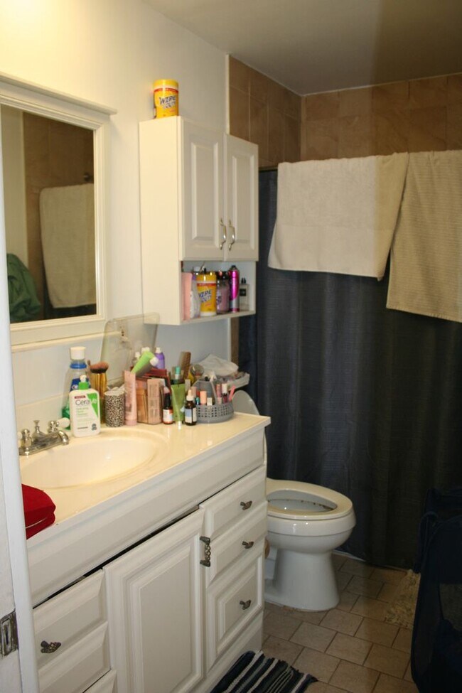 Building Photo - Pretty, Huge, Updated Townhome