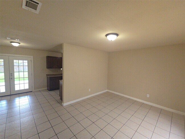 Building Photo - 919 Progreso Dr