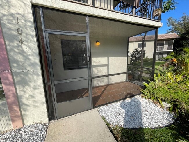 Building Photo - 409 Lakeview Dr