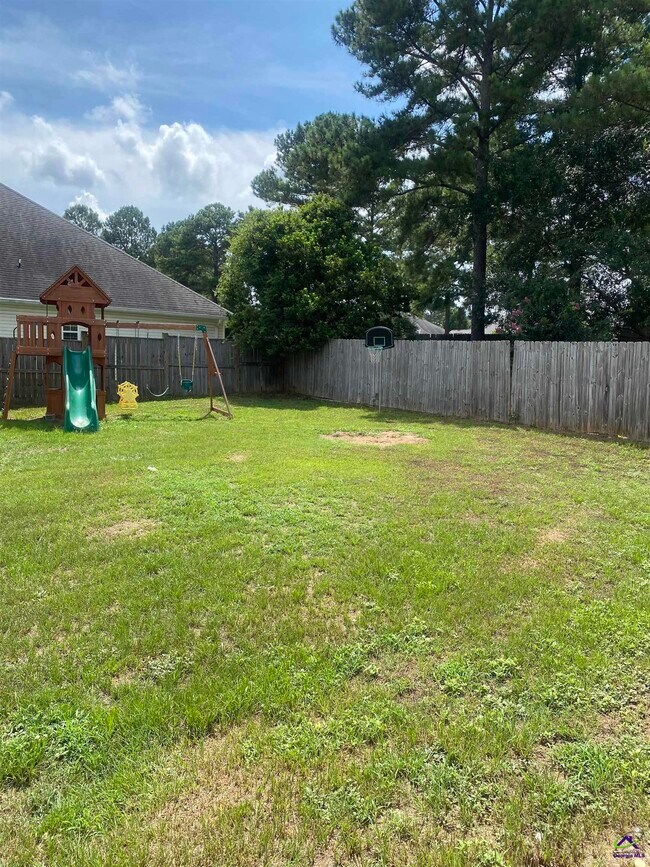 Building Photo - 131 Huntley Dr