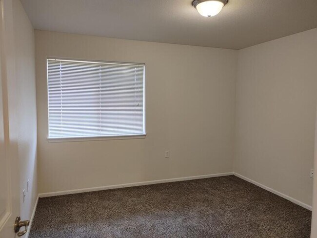 Building Photo - 2250 SW 21st St