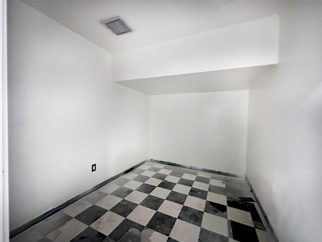 Building Photo - 9270 Theysen Dr