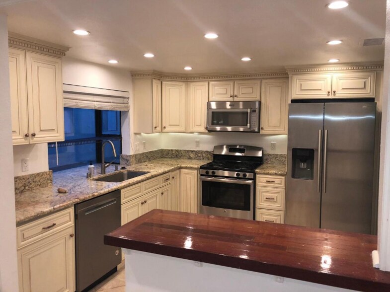 Building Photo - 26364 W Plata Ln