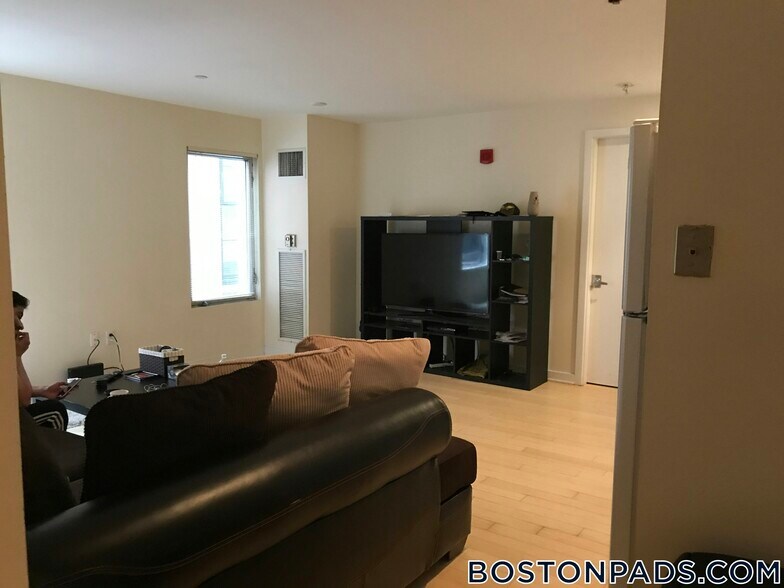 Building Photo - 40 Boylston St