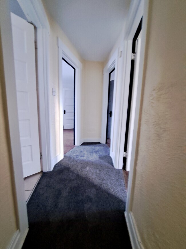 Building Photo - 1122 Beaumont Ave