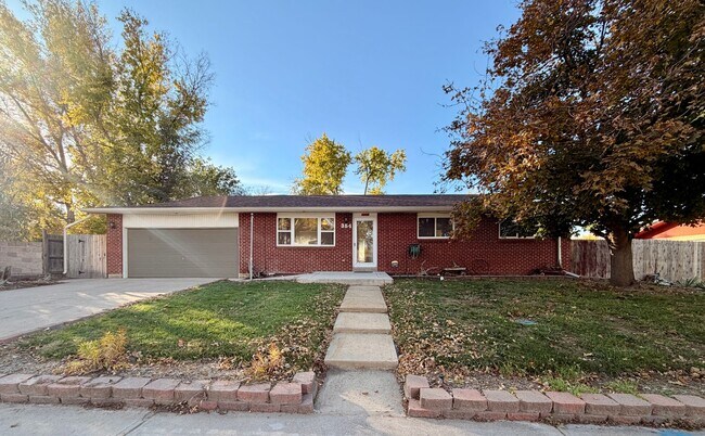 Primary Photo - Lovely 5-bedroom, 2¾-bath home located in ...