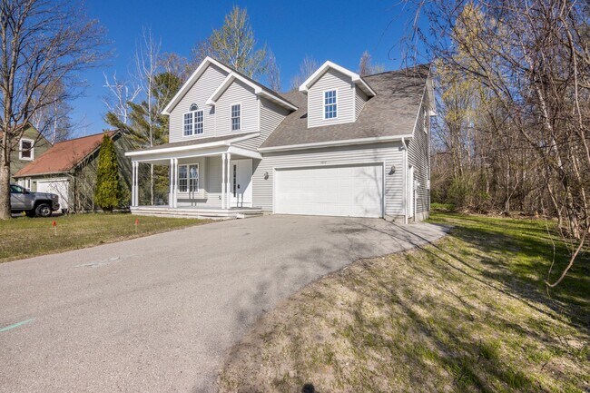 Building Photo - Charming 3+ Bedroom Cape Cod with Water View – Between Traverse City & Suttons Bay