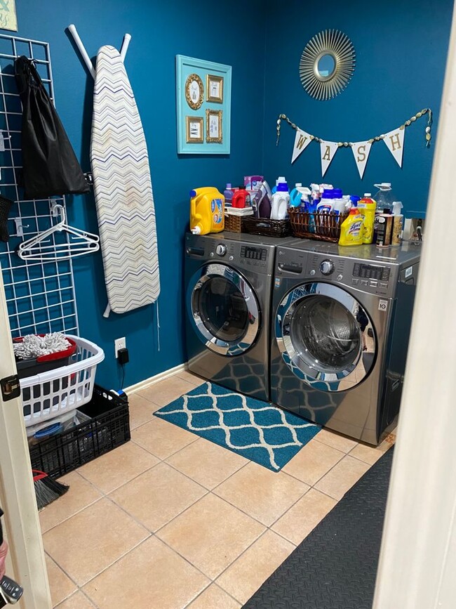 Laundry room - 3116 Highland Park Ave