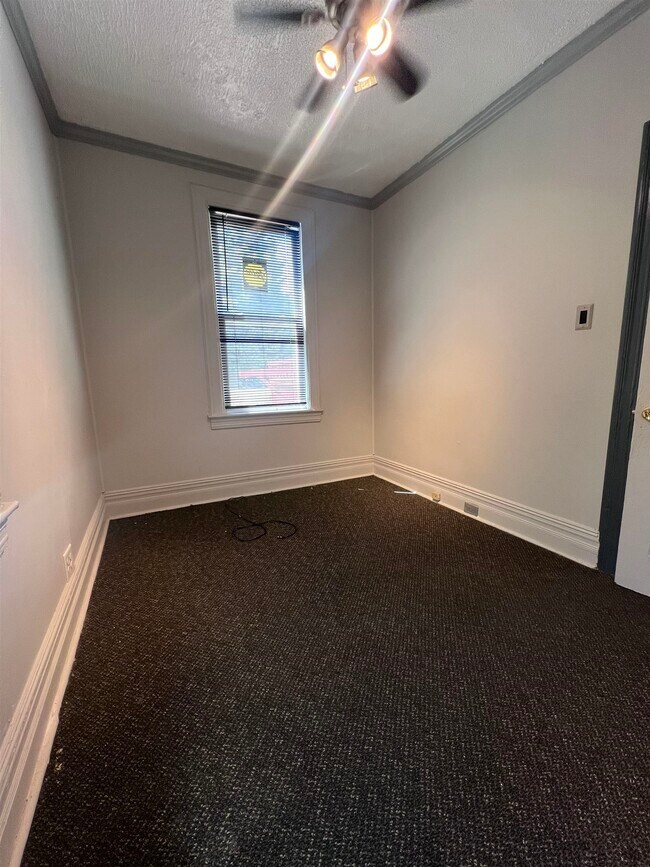 Building Photo - 94 W 46th St