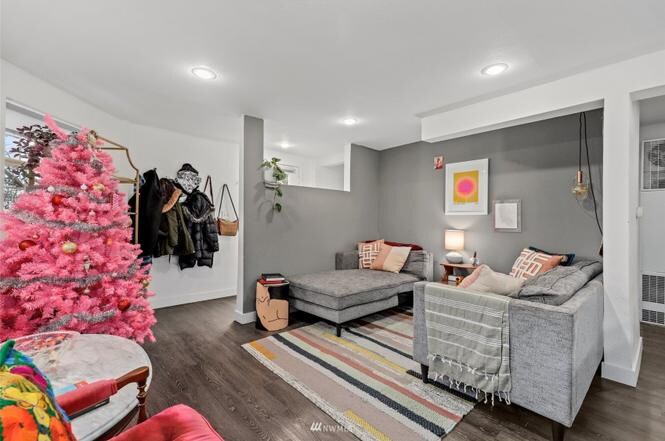 Building Photo - 3631 22nd Ave SW