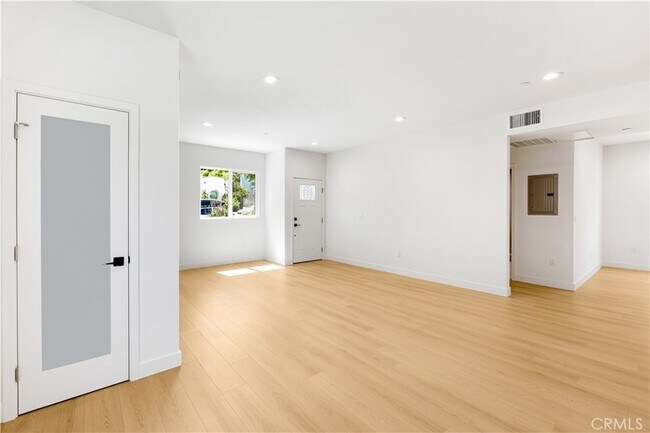 Building Photo - 4038 Somers Ave