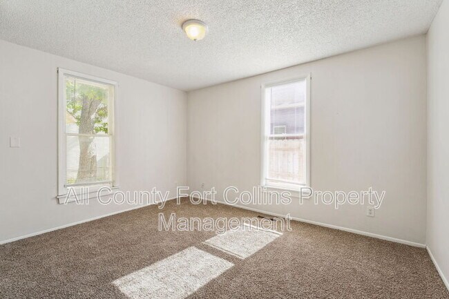 Building Photo - 403 E 3rd St
