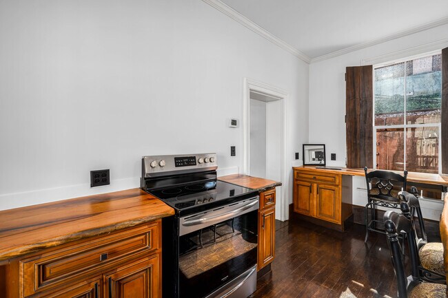 Building Photo - 120 S Cherokee St