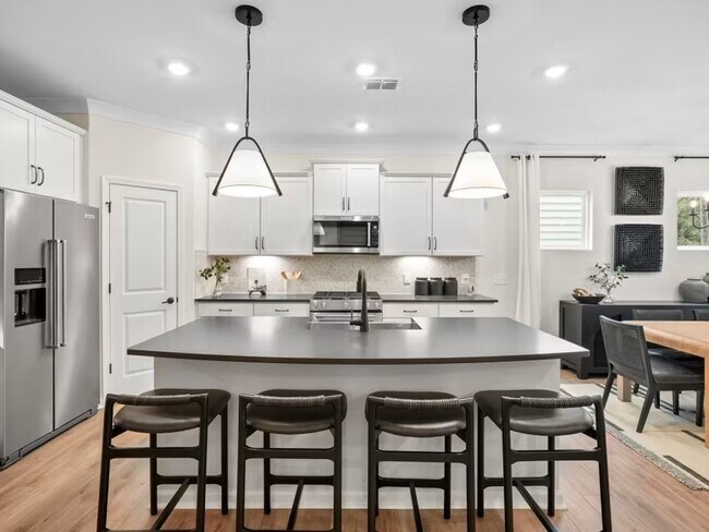 Building Photo - 5 Bed + 3 Bath Single Family Home in Charl...