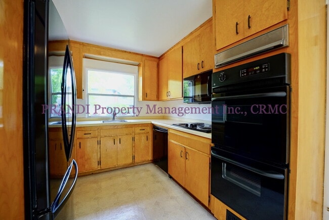 Building Photo - San Anselmo Home On Corner Lot, Nearby Sch...