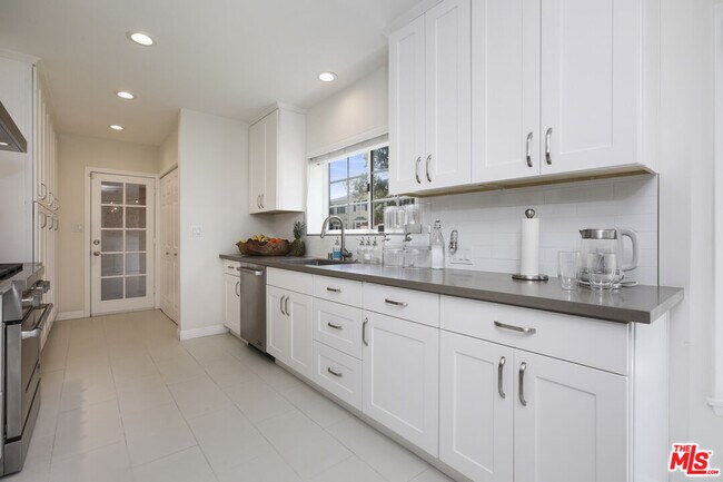 Building Photo - 3028 Motor Ave