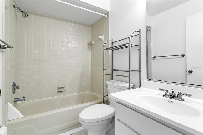 Building Photo - 305 Northlake Dr