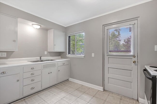 Building Photo - Sublease Available February 1st, 2026- Cha...