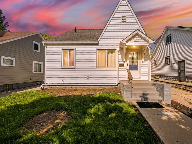 Building Photo - Charming 3 Bedroom Home Available in Quiet Pontiac Neighborhood
