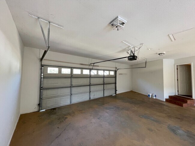 Building Photo - 25 Spearhead Dr