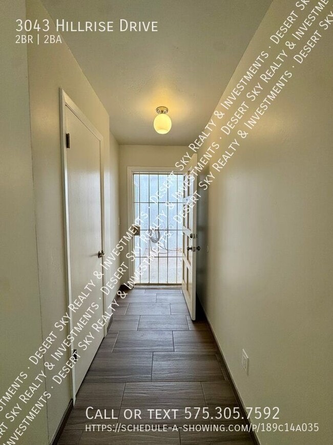 Building Photo - 3043 Hillrise Dr
