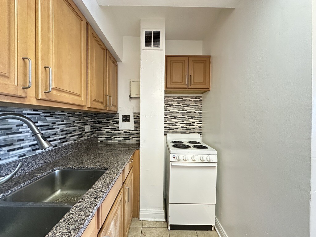 Building Photo - 4180 N Marine Dr