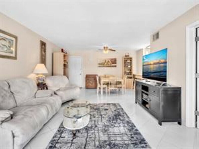 Building Photo - 3020 NE 16th Ave