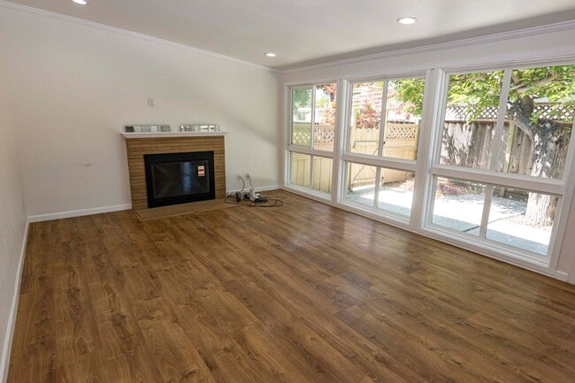 Building Photo - Beautifully updated 3/2 home in desirable Pomderosa Park- Sunnyvale