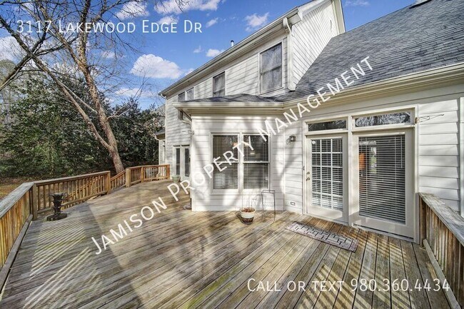Building Photo - 3117 Lakewood Edge Dr
