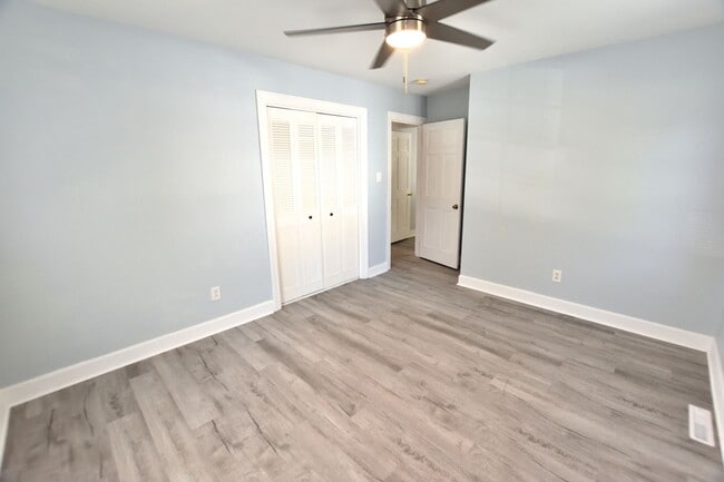 Building Photo - 1640 Bridgedale Dr