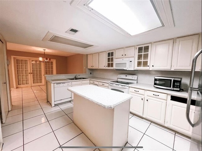 Building Photo - 9226 Spindlewood Dr