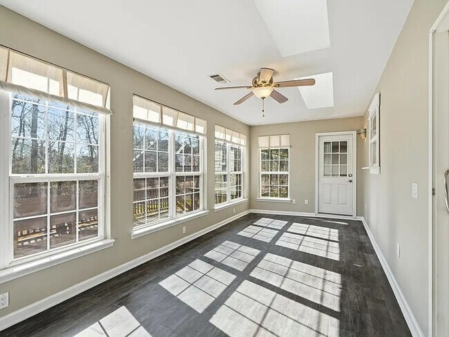 Building Photo - 12 Pintuerero Way