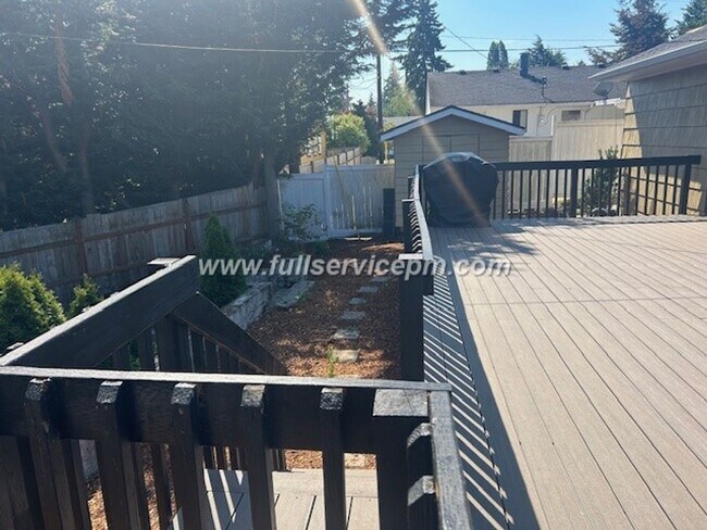 Building Photo - West Seattle Vintage Charm meets Modern! Huge Deck and Fire pit!