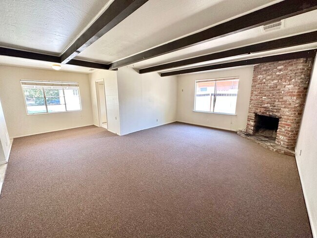 Building Photo - Super close to UC Davis and University Shopping mall-- 4 bedrooms and 2 bathrooms