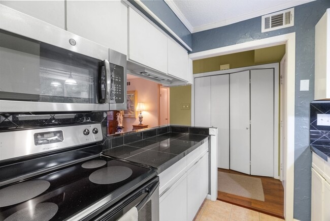 Building Photo - 1201 N Pierce-46