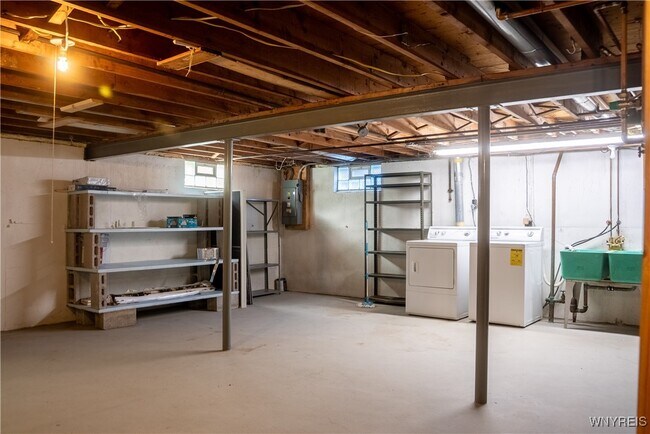 Building Photo - 102 Brooklane Dr