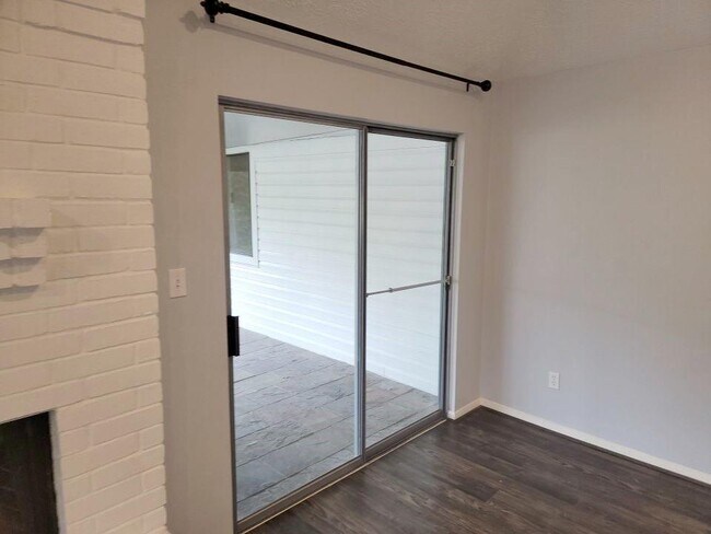 Building Photo - 9406 Walnut Glen Dr